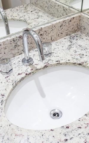 Apartamento à venda com 126m², 2 quartos e 2 vagasSuíte 1 - Banheiro