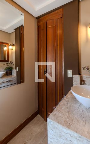 Casa de condomínio à venda com 240m², 2 quartos e 3 vagas Casa de condomínio à venda com 240m², 2 quartos e 3 vagasLavabo