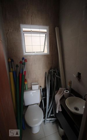 Casa para alugar com 224m², 4 quartos e 4 vagas Casa para alugar com 224m², 4 quartos e 4 vagasBanheiro do Escritório