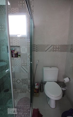 Casa para alugar com 224m², 4 quartos e 4 vagas Casa para alugar com 224m², 4 quartos e 4 vagasBanheiro da Suite 1