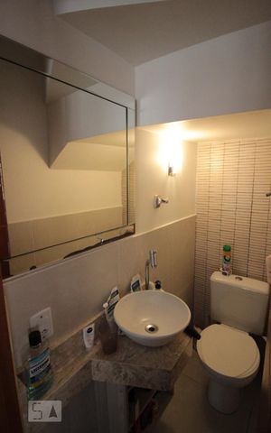Casa para alugar com 224m², 4 quartos e 4 vagas Casa para alugar com 224m², 4 quartos e 4 vagasLavabo