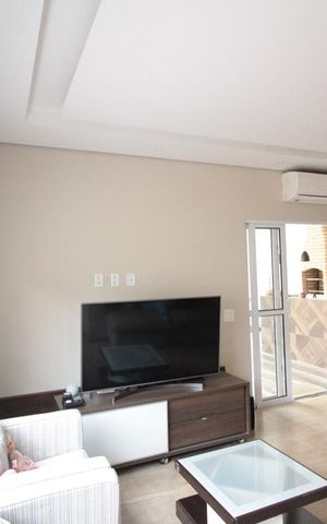 Casa para alugar com 224m², 4 quartos e 4 vagas Casa para alugar com 224m², 4 quartos e 4 vagasSala