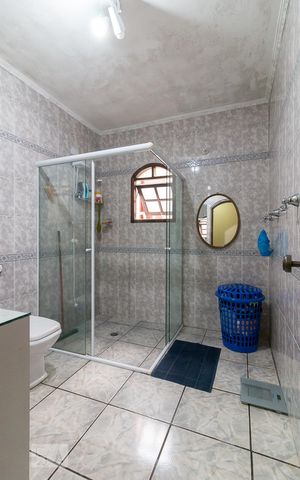 Casa à venda com 250m², 4 quartos e 2 vagasBanheiro social