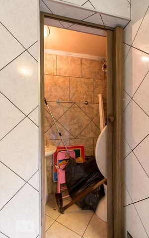 Casa à venda com 250m², 4 quartos e 2 vagasBanheiro de serviço
