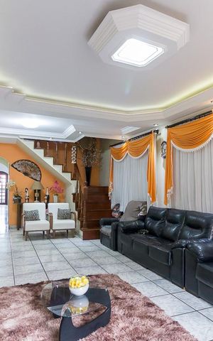Casa à venda com 250m², 4 quartos e 2 vagasSala