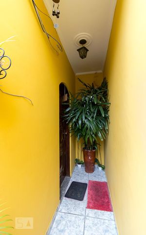 Casa à venda com 250m², 4 quartos e 2 vagasEntrada da casa