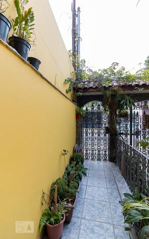 Casa à venda com 250m², 4 quartos e 2 vagasEntrada da casa