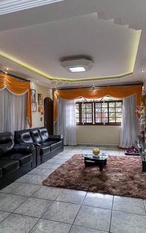 Casa à venda com 250m², 4 quartos e 2 vagasSala