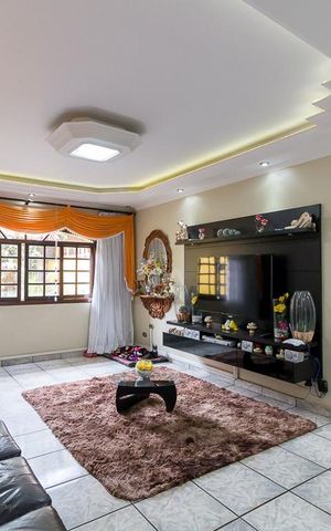 Casa à venda com 250m², 4 quartos e 2 vagasSala