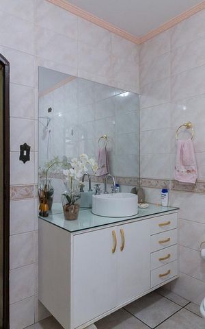 Casa à venda com 250m², 4 quartos e 2 vagasLavabo