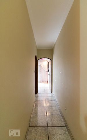 Casa à venda com 250m², 4 quartos e 2 vagasCorredor