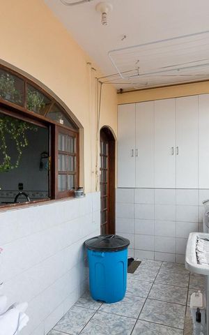Casa à venda com 250m², 4 quartos e 2 vagasÁrea de serviço