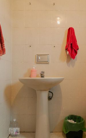 Casa para alugar com 330m², 4 quartos e 2 vagas Casa para alugar com 330m², 4 quartos e 2 vagasBanheiro