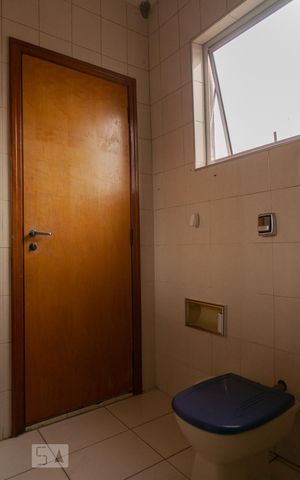 Casa para alugar com 330m², 4 quartos e 2 vagas Casa para alugar com 330m², 4 quartos e 2 vagasBanheiro da Suíte 1
