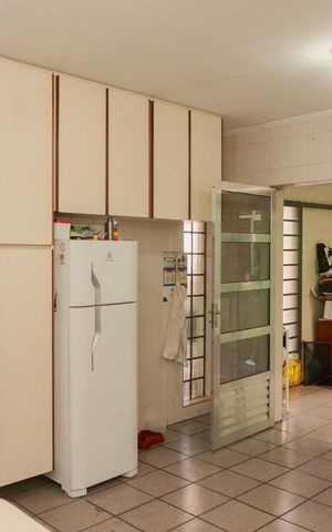 Casa para alugar com 330m², 4 quartos e 2 vagas Casa para alugar com 330m², 4 quartos e 2 vagasCozinha