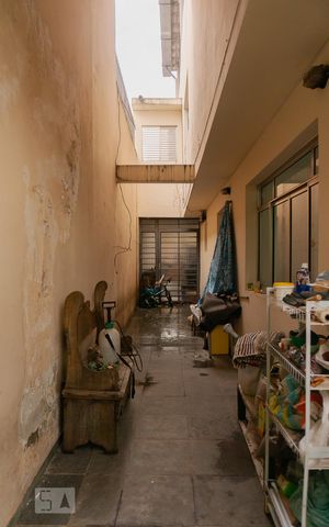 Casa para alugar com 330m², 4 quartos e 2 vagas Casa para alugar com 330m², 4 quartos e 2 vagasCorredor