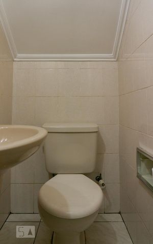Casa para alugar com 330m², 4 quartos e 2 vagas Casa para alugar com 330m², 4 quartos e 2 vagasLavabo