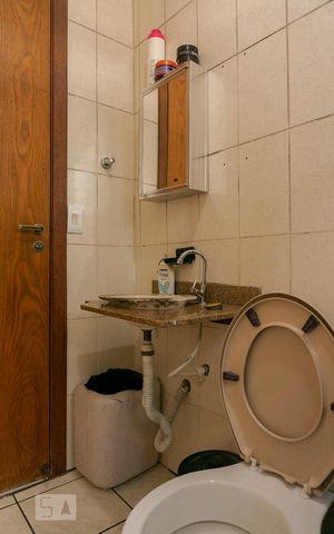Casa para alugar com 330m², 4 quartos e 2 vagas Casa para alugar com 330m², 4 quartos e 2 vagasBanheiro da Suíte 2