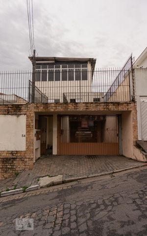 Casa para alugar com 330m², 4 quartos e 2 vagas Casa para alugar com 330m², 4 quartos e 2 vagasFachada