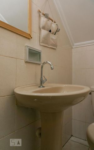 Casa para alugar com 330m², 4 quartos e 2 vagas Casa para alugar com 330m², 4 quartos e 2 vagasLavabo