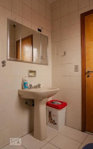 Casa para alugar com 330m², 4 quartos e 2 vagas Casa para alugar com 330m², 4 quartos e 2 vagasBanheiro da Suíte 1