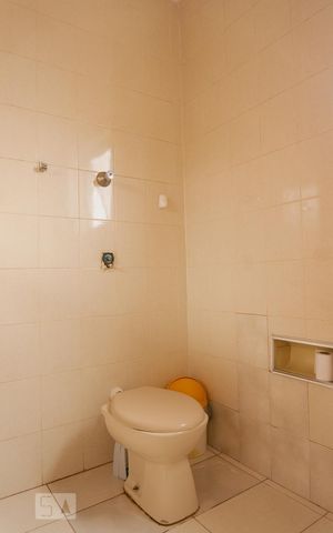 Casa para alugar com 330m², 4 quartos e 2 vagas Casa para alugar com 330m², 4 quartos e 2 vagasBanheiro Social