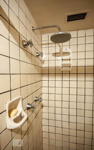 Studio para alugar com 38m², 1 quarto e 1 vaga Studio para alugar com 38m², 1 quarto e 1 vagaBanheiro