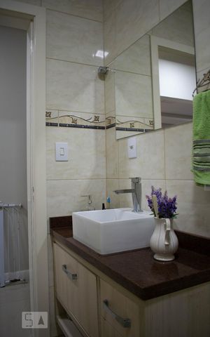 Casa de condomínio à venda com 213m², 4 quartos e 4 vagasBanheiro
