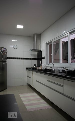 Casa de condomínio à venda com 213m², 4 quartos e 4 vagasCozinha