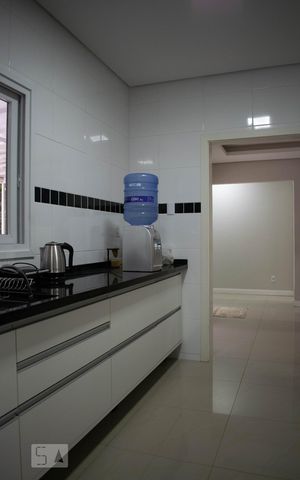 Casa de condomínio à venda com 213m², 4 quartos e 4 vagasCozinha