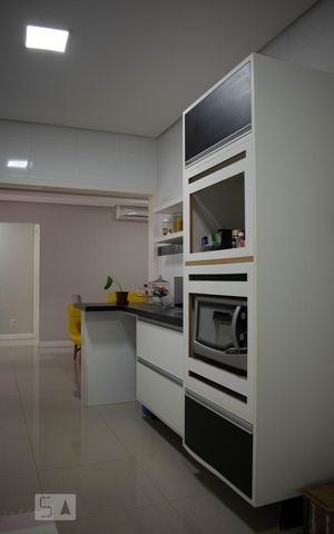 Casa de condomínio à venda com 213m², 4 quartos e 4 vagasCozinha