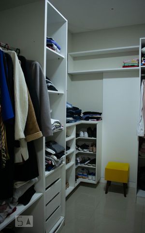 Casa de condomínio à venda com 213m², 4 quartos e 4 vagasQuarto Suíte