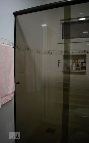 Casa de condomínio à venda com 213m², 4 quartos e 4 vagasBanheiro