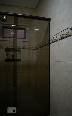 Casa de condomínio à venda com 213m², 4 quartos e 4 vagasBanheiro