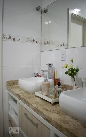 Casa de condomínio à venda com 213m², 4 quartos e 4 vagasBanheiro