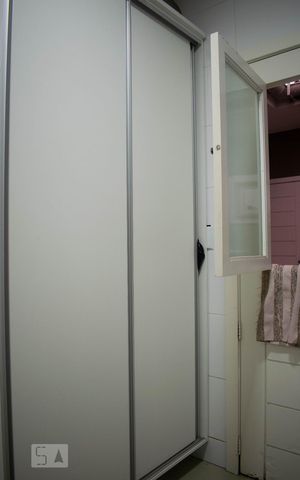 Casa de condomínio à venda com 213m², 4 quartos e 4 vagasÁrea de Serviço
