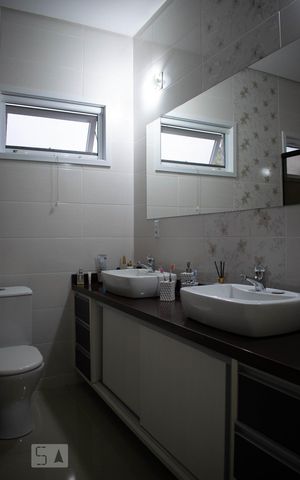 Casa de condomínio à venda com 213m², 4 quartos e 4 vagasBanheiro Suíte