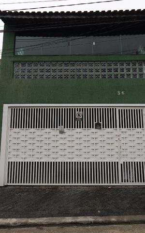 Casa à venda com 150m², 2 quartos e 2 vagas Casa à venda com 150m², 2 quartos e 2 vagasFachada