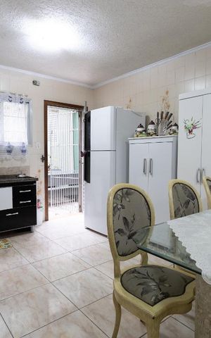 Casa à venda com 150m², 2 quartos e 2 vagas Casa à venda com 150m², 2 quartos e 2 vagasCozinha