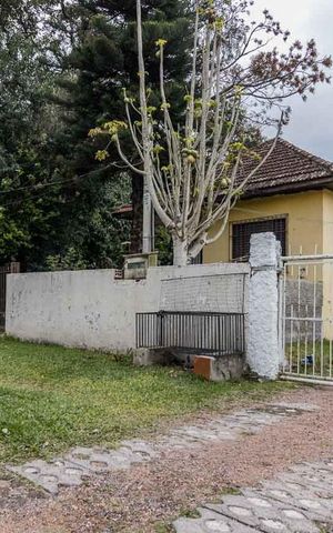 Casa à venda com 80m², 2 quartos e 2 vagas Casa à venda com 80m², 2 quartos e 2 vagasFachada