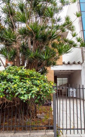 Casa à venda com 196m², 4 quartos e 2 vagasFachada