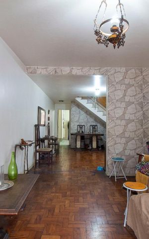 Casa à venda com 196m², 4 quartos e 2 vagasSala