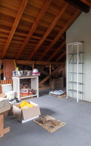 Casa de condomínio à venda com 252m², 4 quartos e 2 vagas Casa de condomínio à venda com 252m², 4 quartos e 2 vagasSótão