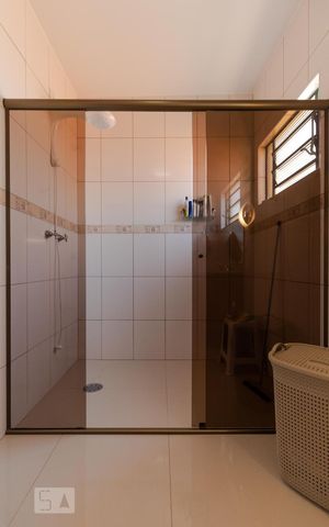 Casa à venda com 247m², 5 quartos e 3 vagas Casa à venda com 247m², 5 quartos e 3 vagasBanheiro da Suíte