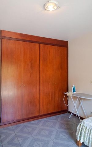 Casa à venda com 247m², 5 quartos e 3 vagas Casa à venda com 247m², 5 quartos e 3 vagasQuarto 01