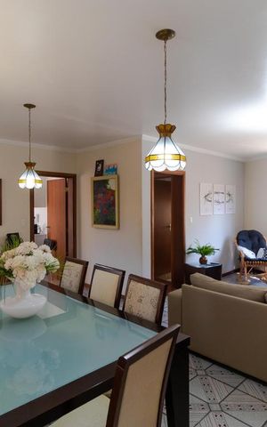 Casa à venda com 247m², 5 quartos e 3 vagas Casa à venda com 247m², 5 quartos e 3 vagasSalas