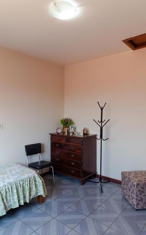 Casa à venda com 247m², 5 quartos e 3 vagas Casa à venda com 247m², 5 quartos e 3 vagasQuarto 02