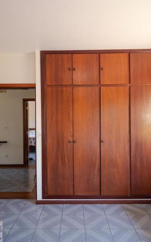 Casa à venda com 247m², 5 quartos e 3 vagas Casa à venda com 247m², 5 quartos e 3 vagasQuarto 02