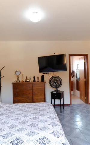 Casa à venda com 247m², 5 quartos e 3 vagas Casa à venda com 247m², 5 quartos e 3 vagasSuíte