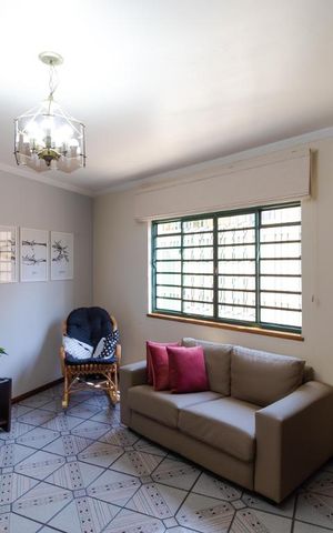 Casa à venda com 247m², 5 quartos e 3 vagas Casa à venda com 247m², 5 quartos e 3 vagasSala de TV